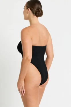 Fane One Piece*bond-eye Fashion