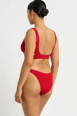 Scene Brief*bond-eye Fashion